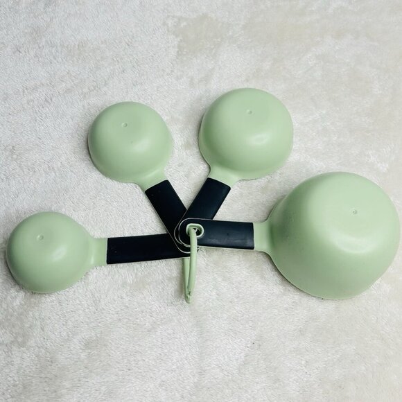 KitchenAid Measuring Cups Set Of 4 Seafoam Green 1/4, 1/3, 1/2, + 1 cup on Ring - Picture 4 of 9